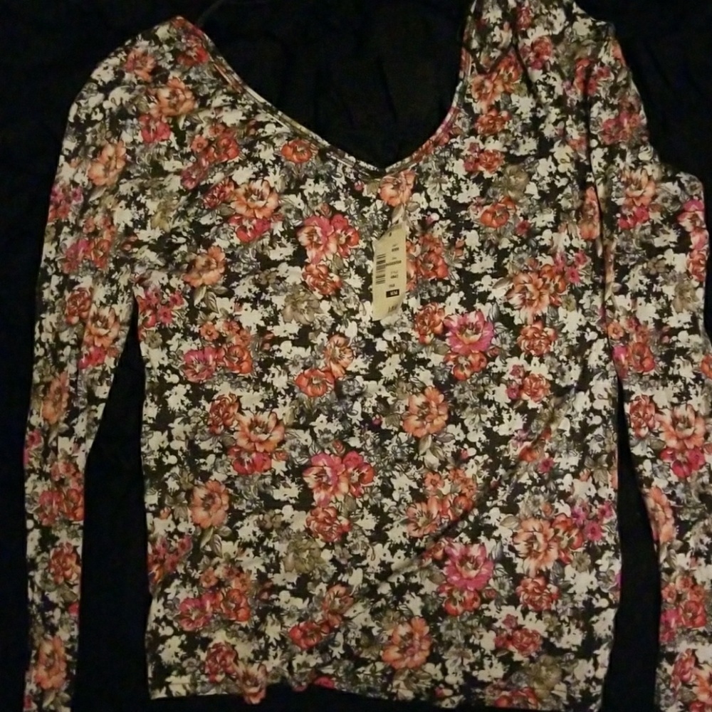 NWT medium Aeropostale long sleeve crop top